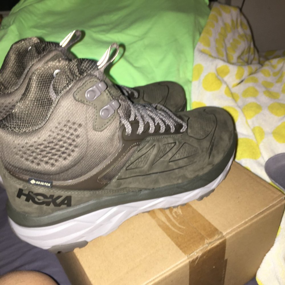 HOKA WOMENN'S BOOTS CHALLENGER GORE-TEX WIDE SIZE 10.5D